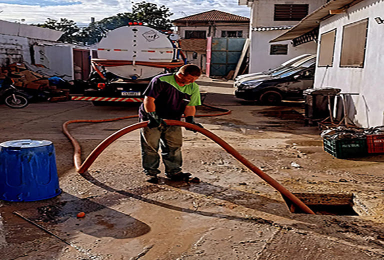 Desentupimento de Esgoto - Desentupimento Hidrojateamento Limpa Fossa